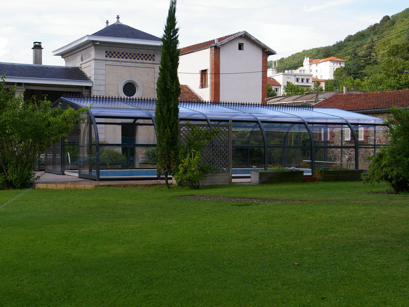 Abris piscine entièrement sur mesure installé  à St Vallier dans le Drôme